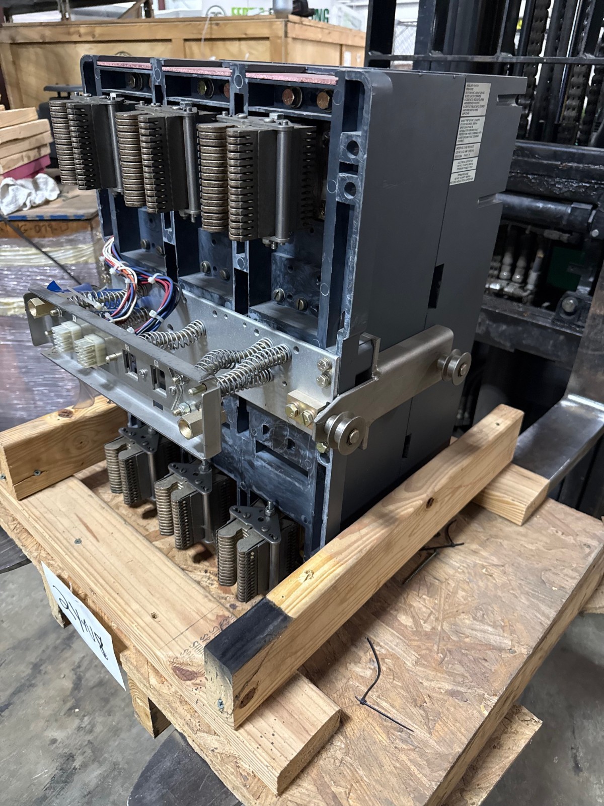 Refurbished BREAKER CUTLER-HAMMER SPB-100 MODEL SPBR330R 3000 AMP BREAKER 3000 AMP TRIP PLUG