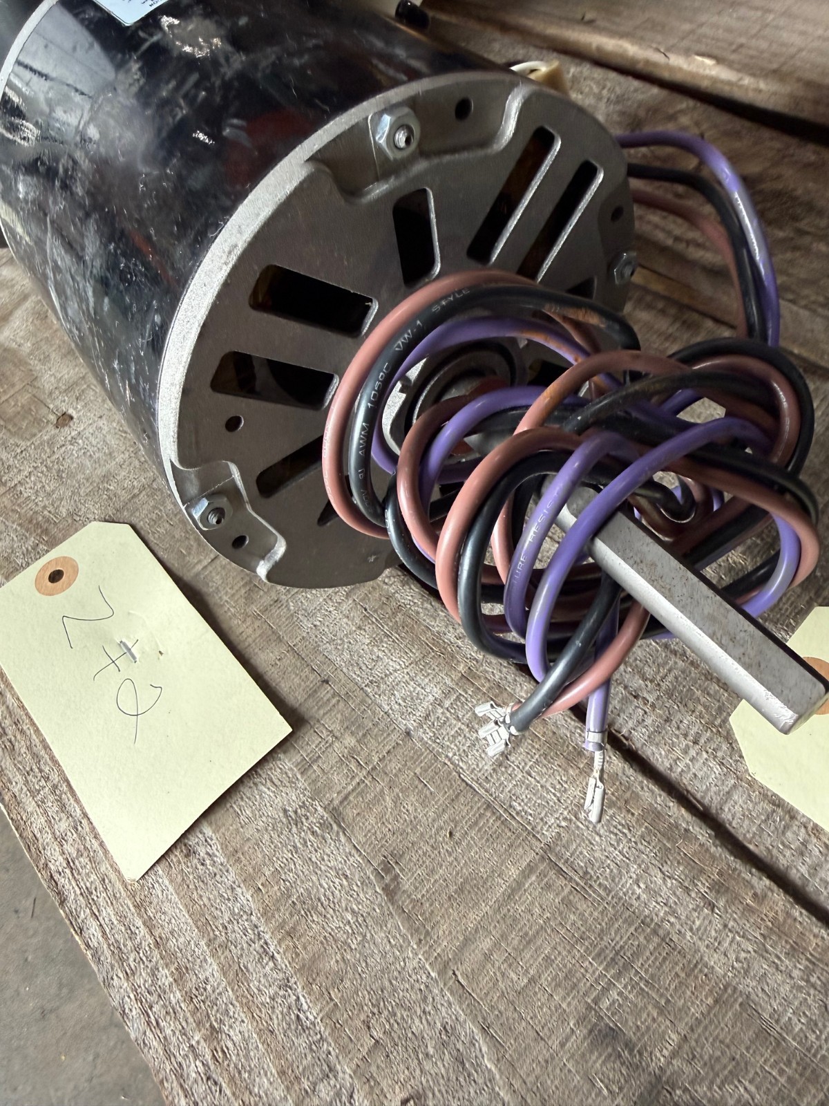 GENTEQ Motor 1/2  HP MODEL F48B18A05 ZT2 1100 RPM 380-415/460 V 1.3 AMP 1 PH FRA
