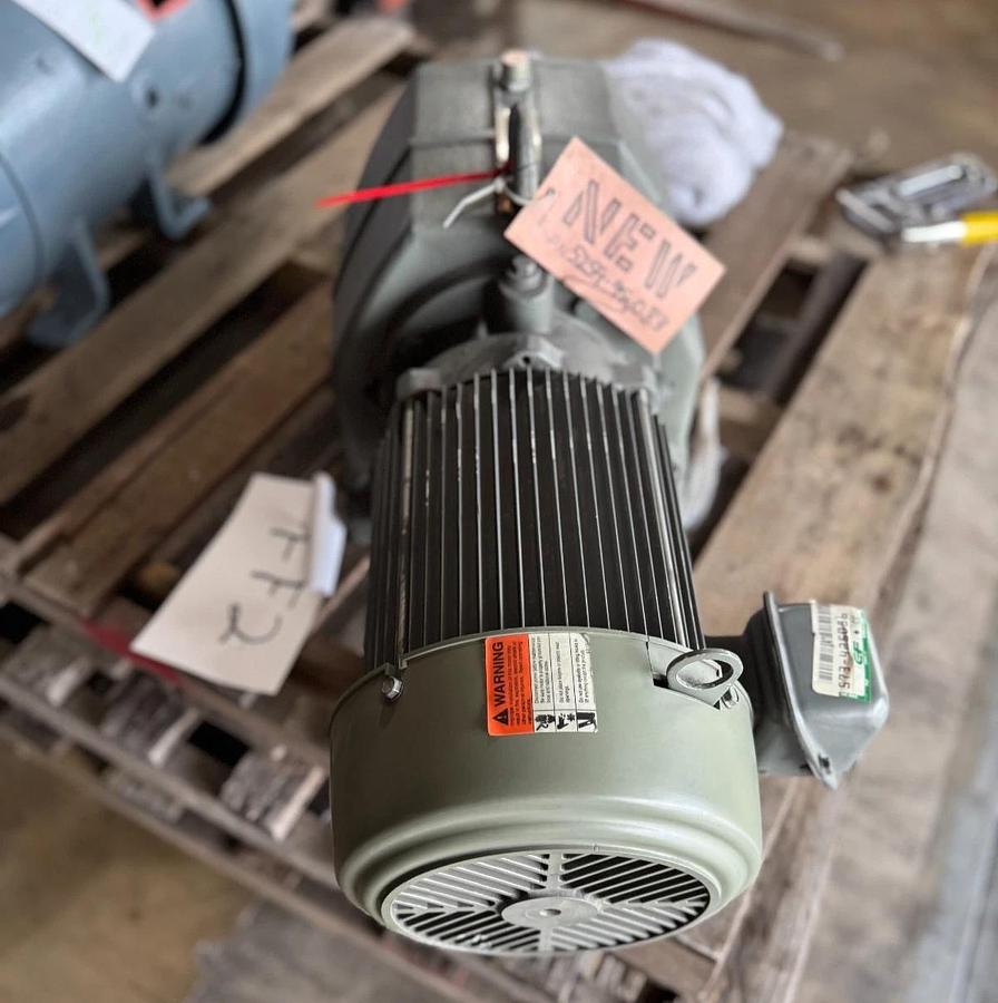 US MOTORS SERIES 2000 Gear Motor FF2MODEL N24S2SB322 5 HP 1750 RPM RATIO 22.4 MT