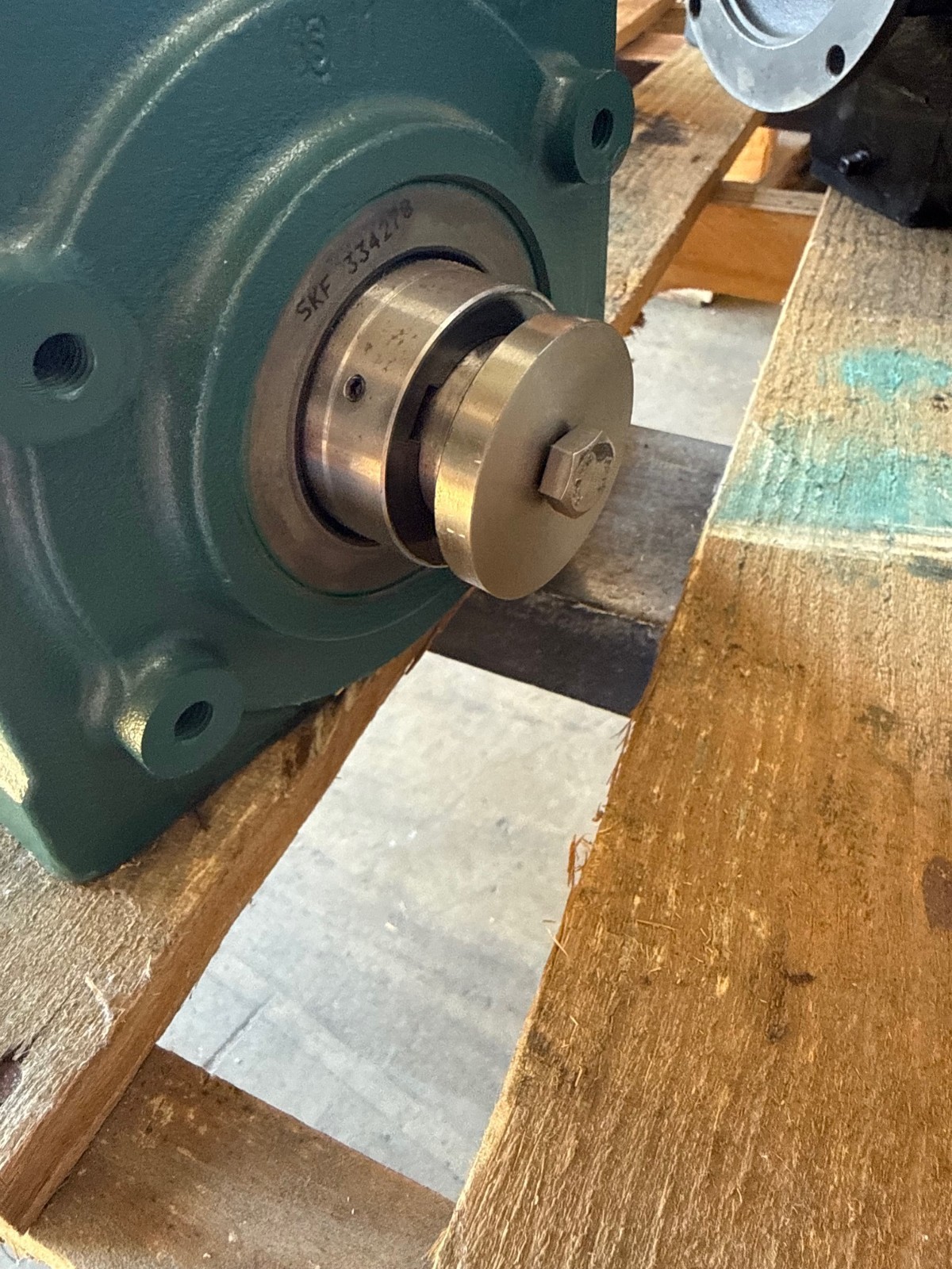 TIGEAR/2 BALDOR GEAR REDUCER 1XTA 1XPH MODEL 26Q20H14 1750 RPM 20 TO 1 RATIO