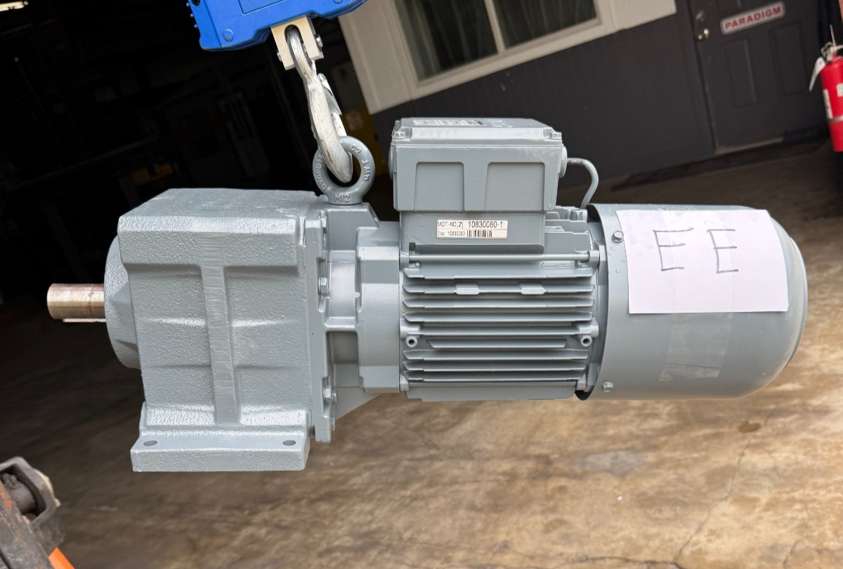 Bauer Gear Motor EE MODEL BG30-11/D09XC84-SL-S/ES00A8/AV 840/1680 TO 33.5/67 RPM