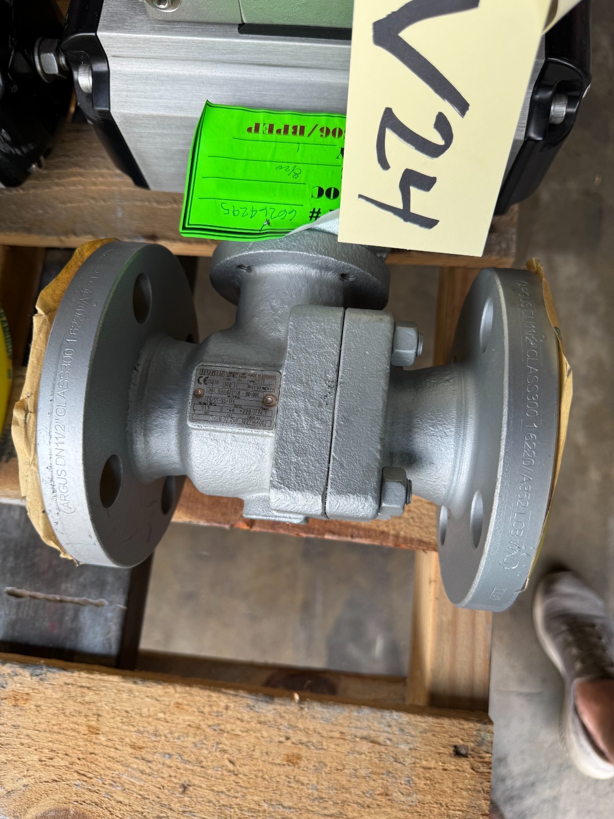 ARGUS 11/2" 300 RF FP BALL VALVE MODEL FK79 V24 CS BODY SS TRIM W AUTOMAX ACT