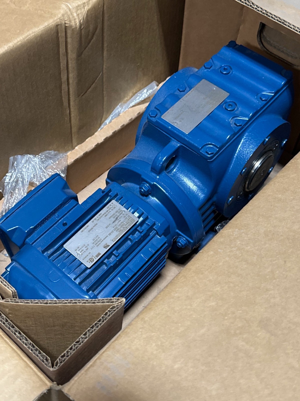 Used SEW-EURODRIVE GEAR MOTOR 2YAB MOD SA67/T DRN71M4 1730 TO 14  RPM .5  HP  230/460