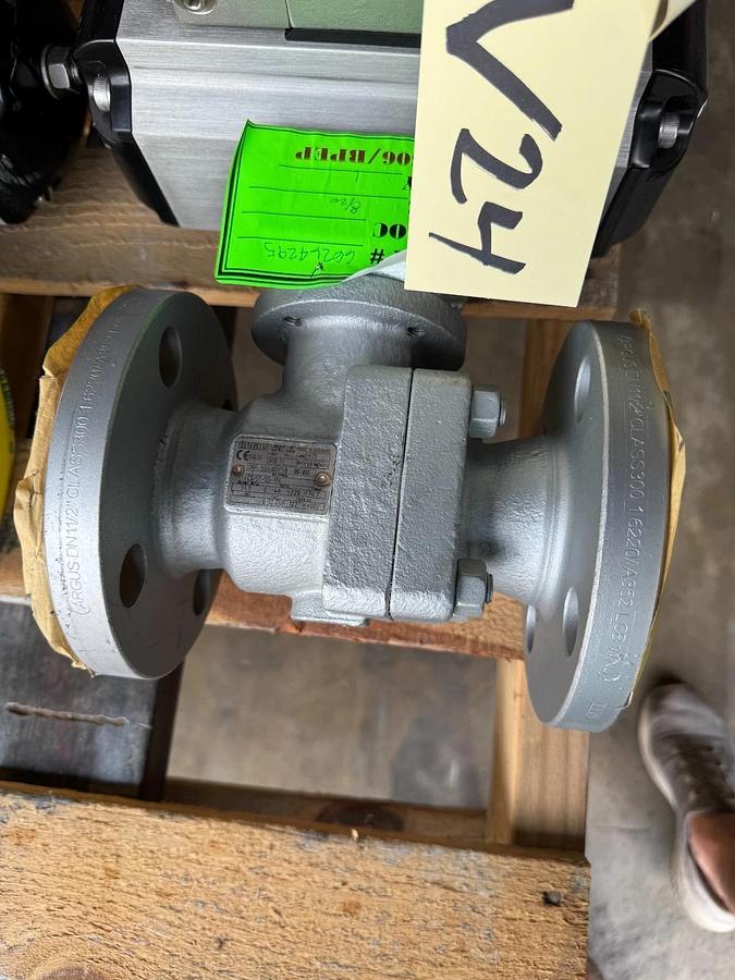 ARGUS 11/2" 300 RF FP BALL VALVE MODEL FK79 V24 CS BODY SS TRIM W AUTOMAX ACT