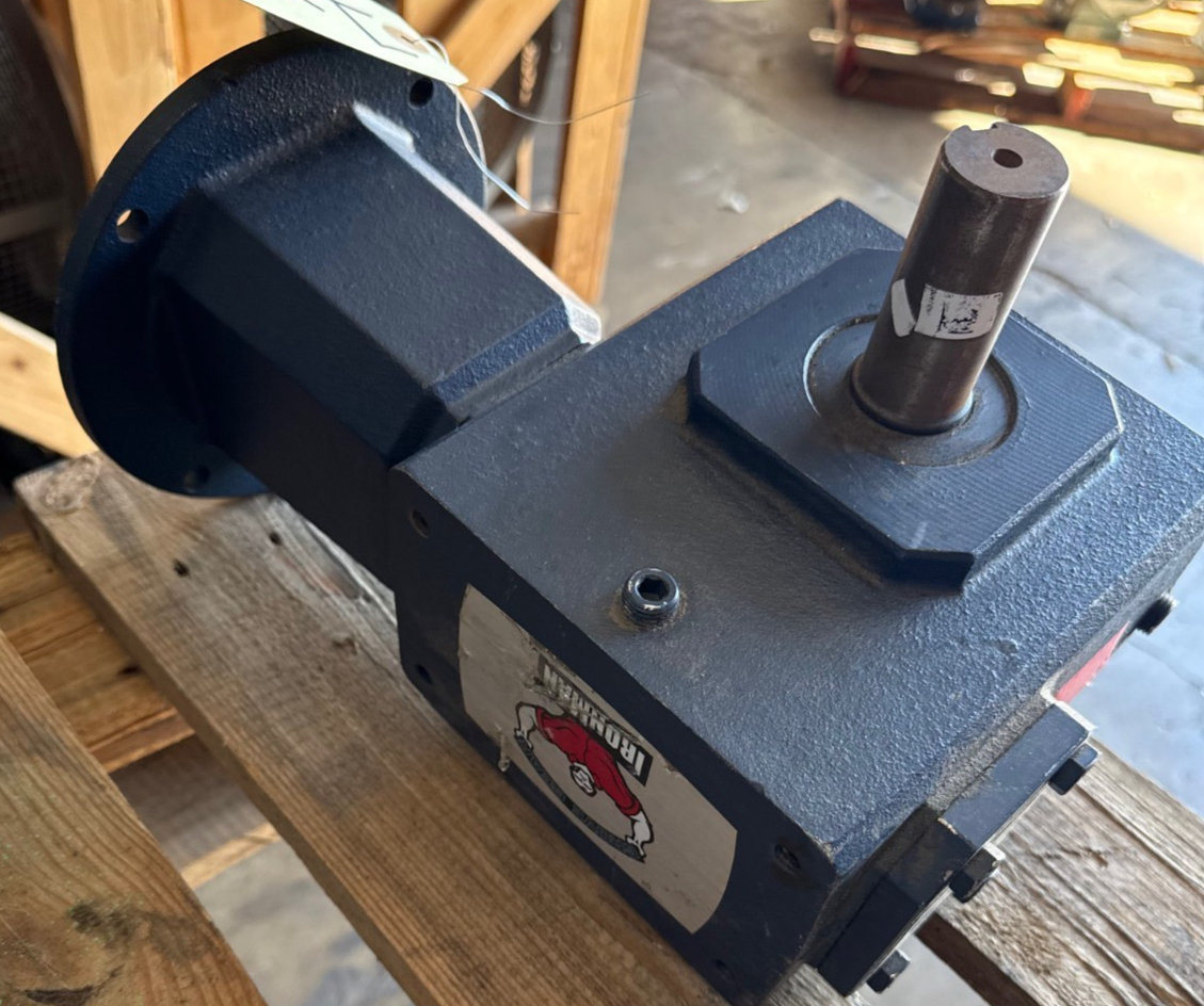 IRON MAN GROVE GEAR REDUCER 1XVB MOD GR-BM-824-15-L-140 2.76 HP 1750 RPM IN 15 T