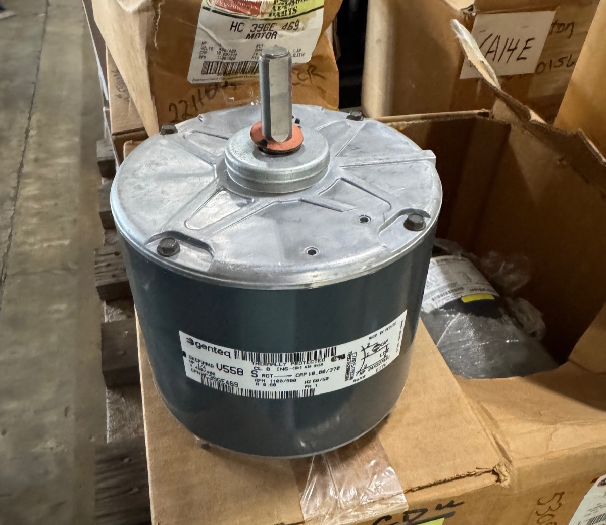 Carrier Genteq Motor 1/4 HP Model HC 39GE 469 VA14F 400/460 V 1100/900 RPM frame
