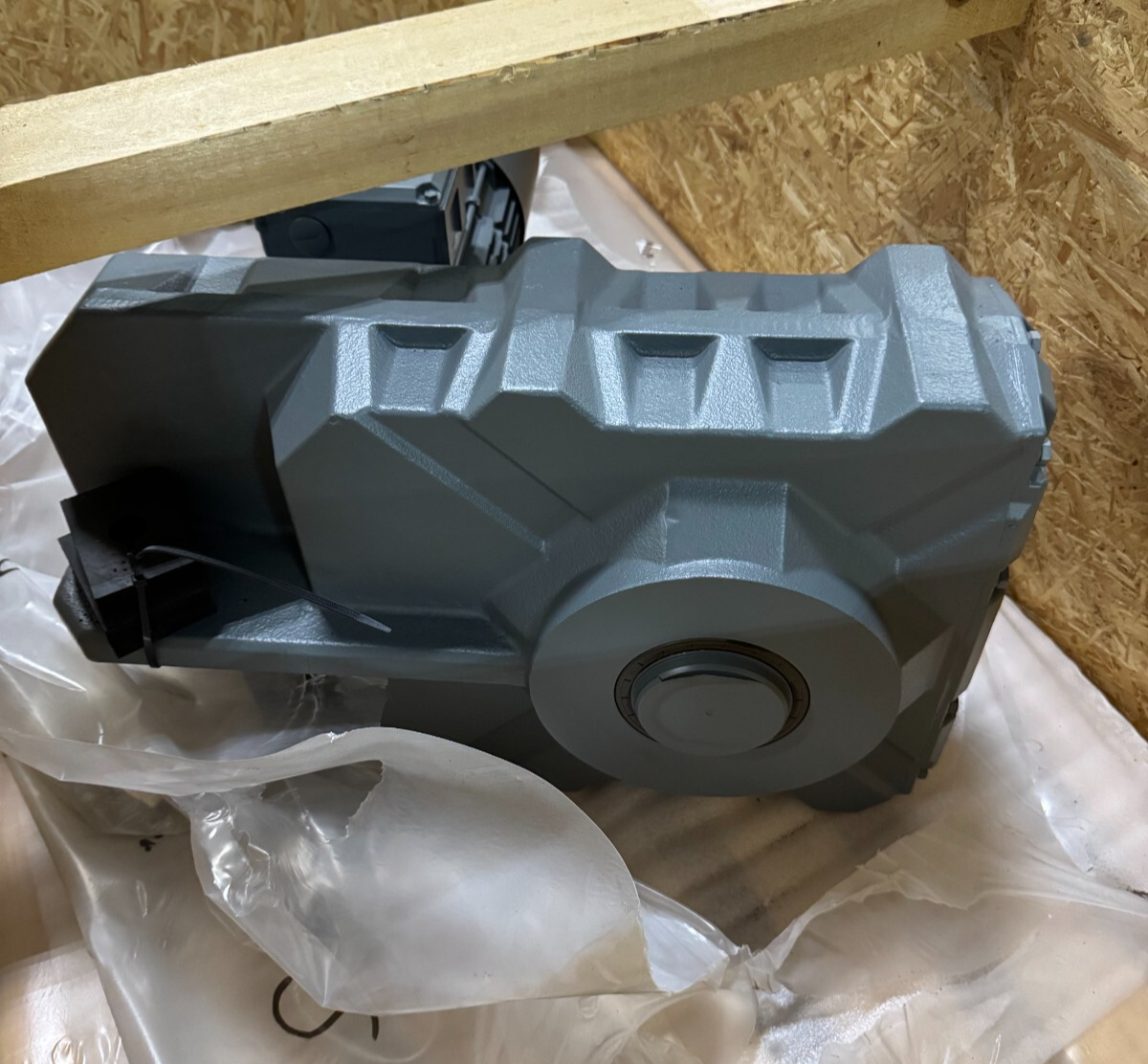 Bauer Gear Motor Z  BF60-05/DPV09YA4-2-SL-S/ESX010A9AMUL 1750 TO 14 RPM 480 V