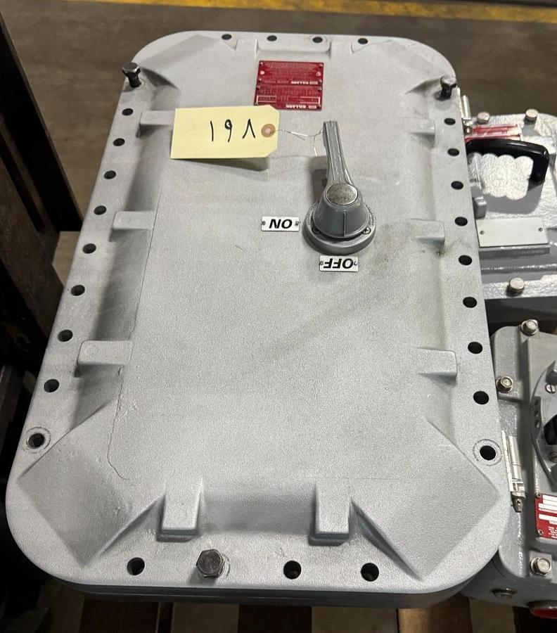 KILLARK EXPLOSION & FIRE PROOF ENCLOSURE EXB-12248 V61 W 200 AMP 600 V SWITCH