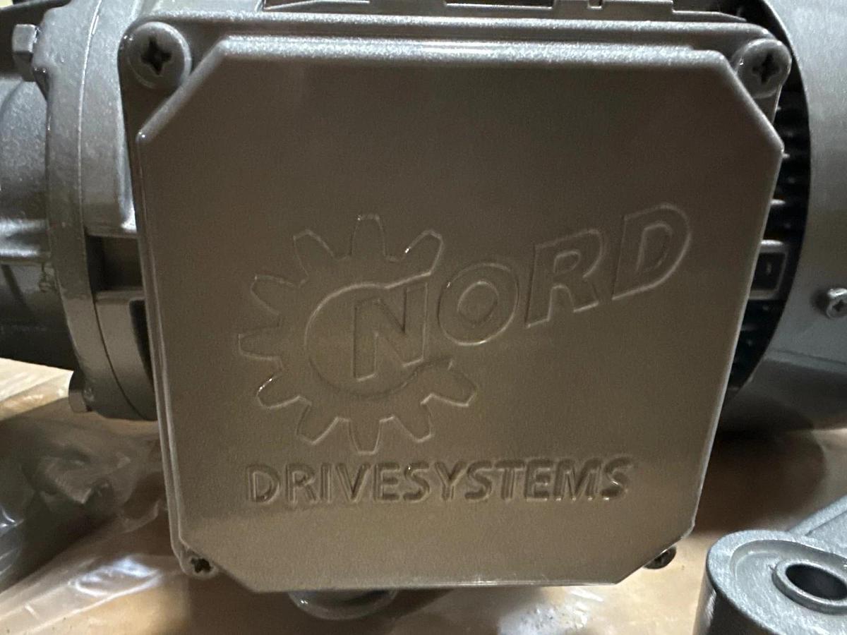 Used NORD GEAR MOTOR 2YAA MOD SK90SP/4 CUS 145TC TW 1740 INPUT  RPM 123.4 TO 1 RATIO