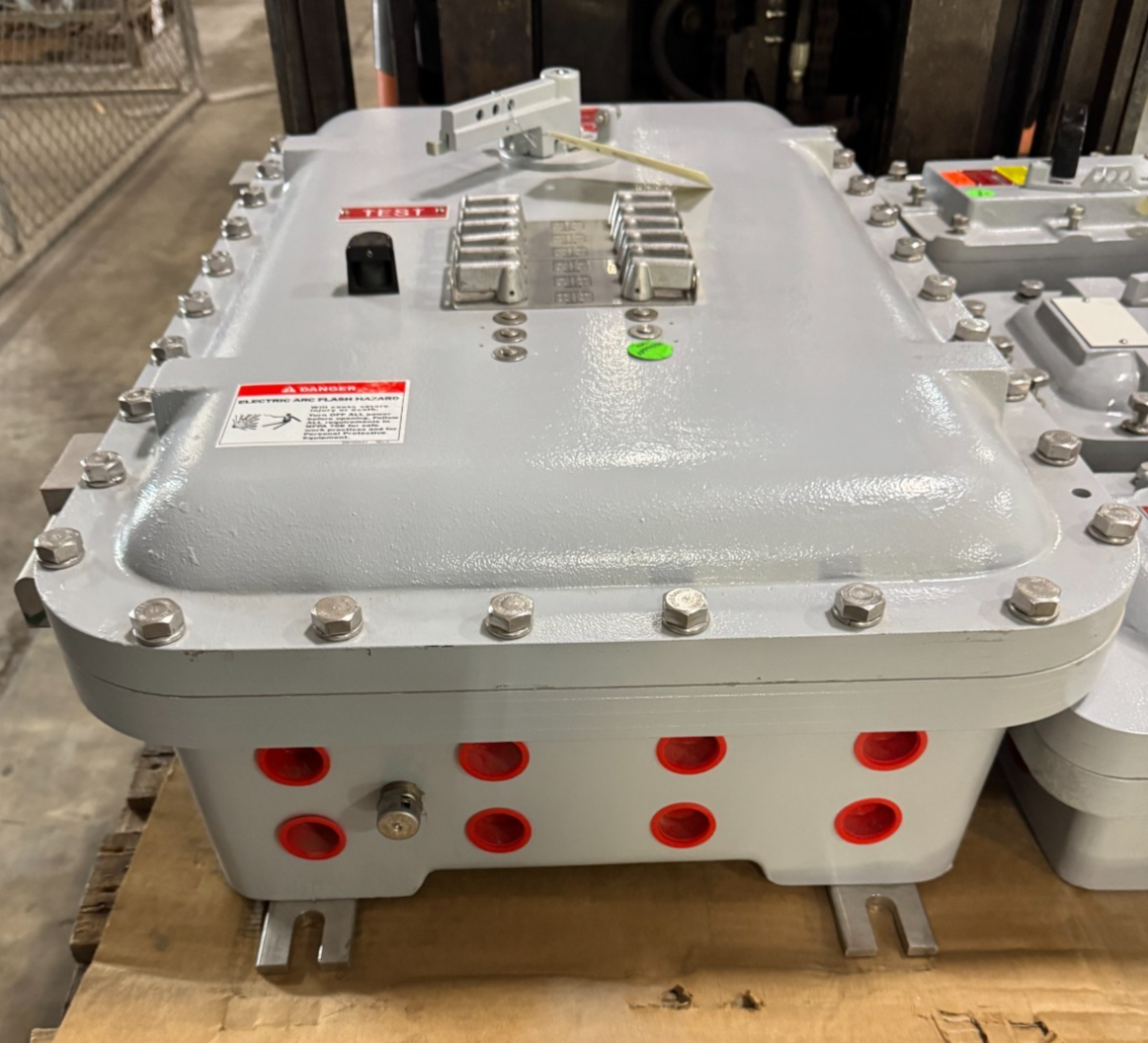 Appleton EXPLOSION PROOF BREAKER PANEL ALPNC12C12M1 20 AMP 120/208V 3 POLE 3 PH