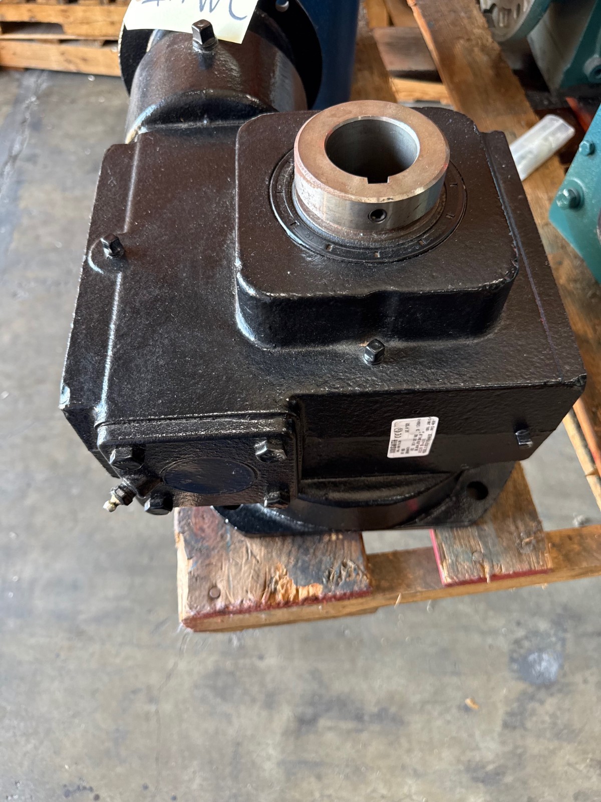 WINSMITH GEAR REDUCER 1XWC MOD E85CSFS554X0EK 1750 RPM IN 30 TO 1 RATIO