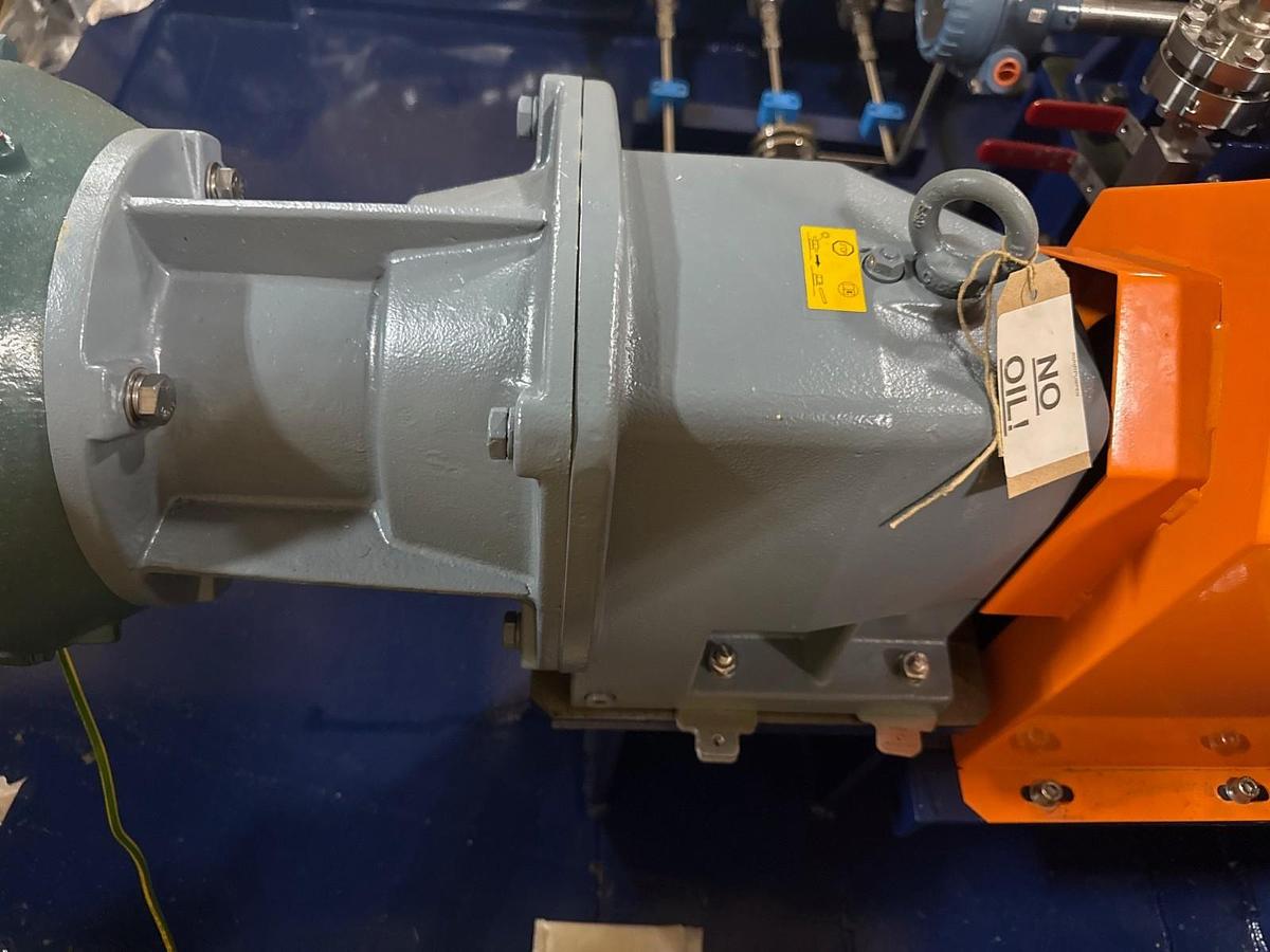 RUHRPUMPEN TYPE RDPT 100/80-S11 B28(A) Positive-displacement Triplex Pump 2YL