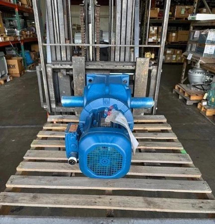 SEW-EURODRIVE GEAR MOTOR WA31 MOD K97 DRS132S4/AFQ8 1755 TO 28 RPM 8.3/7.5 HP 46