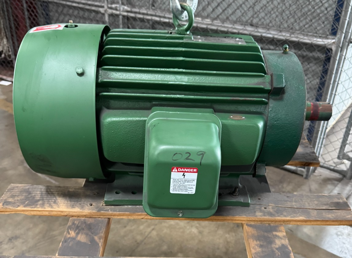 Toshiba MOTOR T 30 HP BO304FLF3UM11 EQP III 1170 RPM 230/460 V 4 POLE 72/36 AMP
