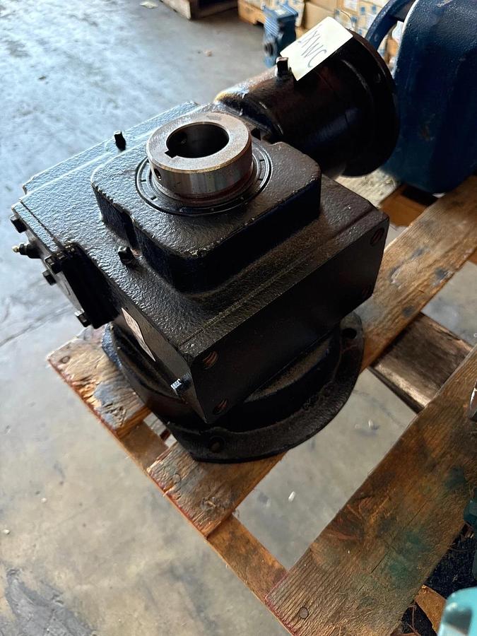 WINSMITH GEAR REDUCER 1XWC MOD E85CSFS554X0EK 1750 RPM IN 30 TO 1 RATIO