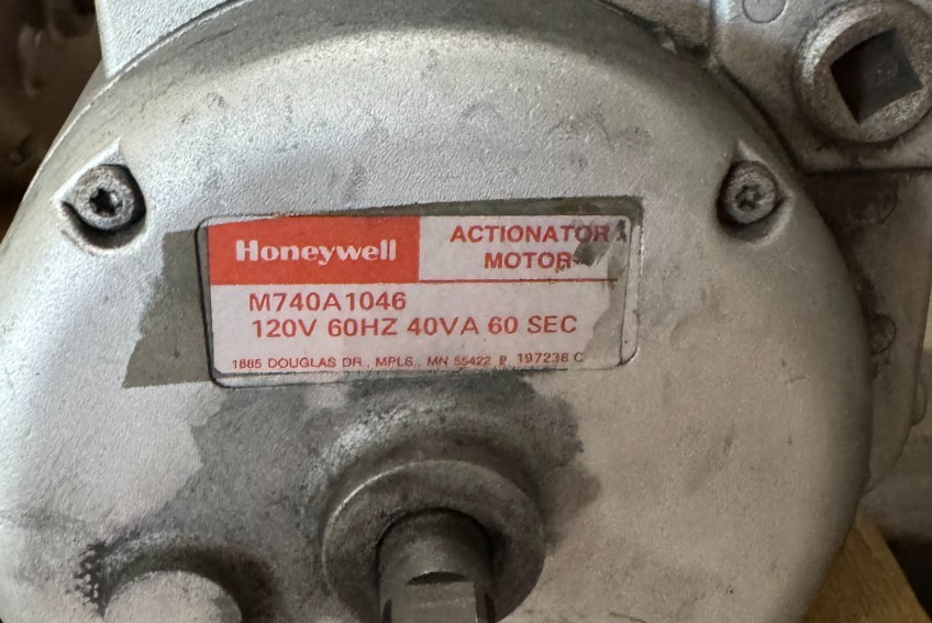 Honeywell Actionator Motor M640A 1046 BB5 120 V 1 PH 40 VA 60 SEC