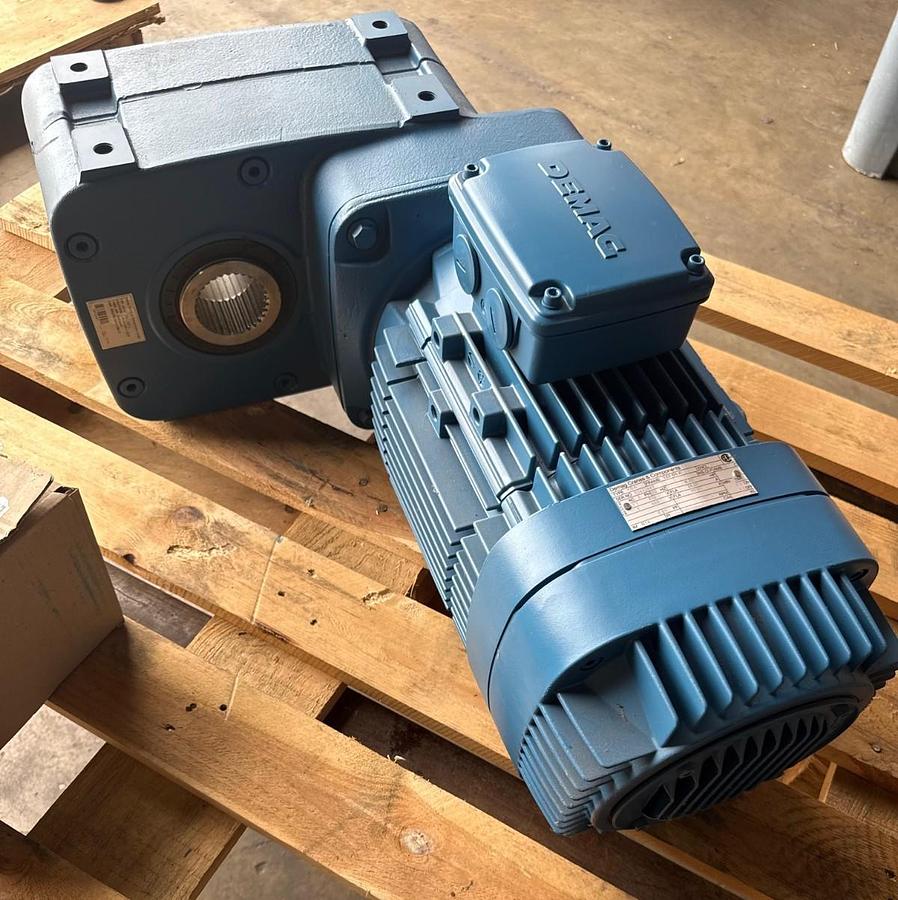 DEMAG CRANE GEAR MOTOR 2XL MOD KBA 50432447 FRAME 125B4A 1760 RPM 8 HP 230/460V