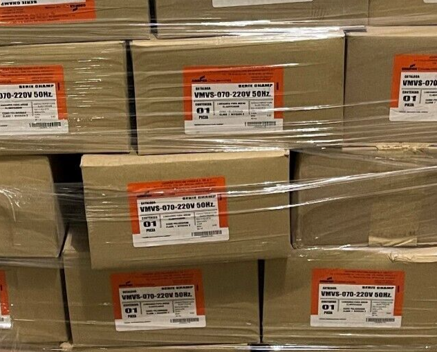 CROUSE HINDS CHAMP SERIES LUMINAIRE FOR HAZARDOUS LOCATIONS VMVS070-220-50