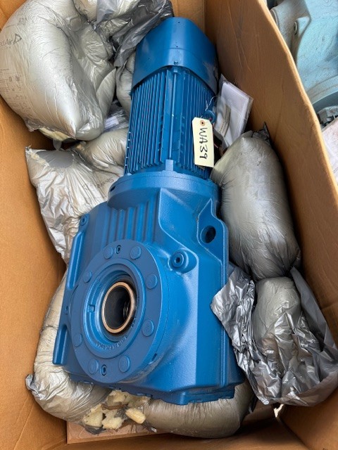 SEW-EURODRIVE GEAR MOTOR WA39 KHZ97 DRN132S6/BE5HF/AFQ5/2W 1179 TO 11 RPM 3 HP