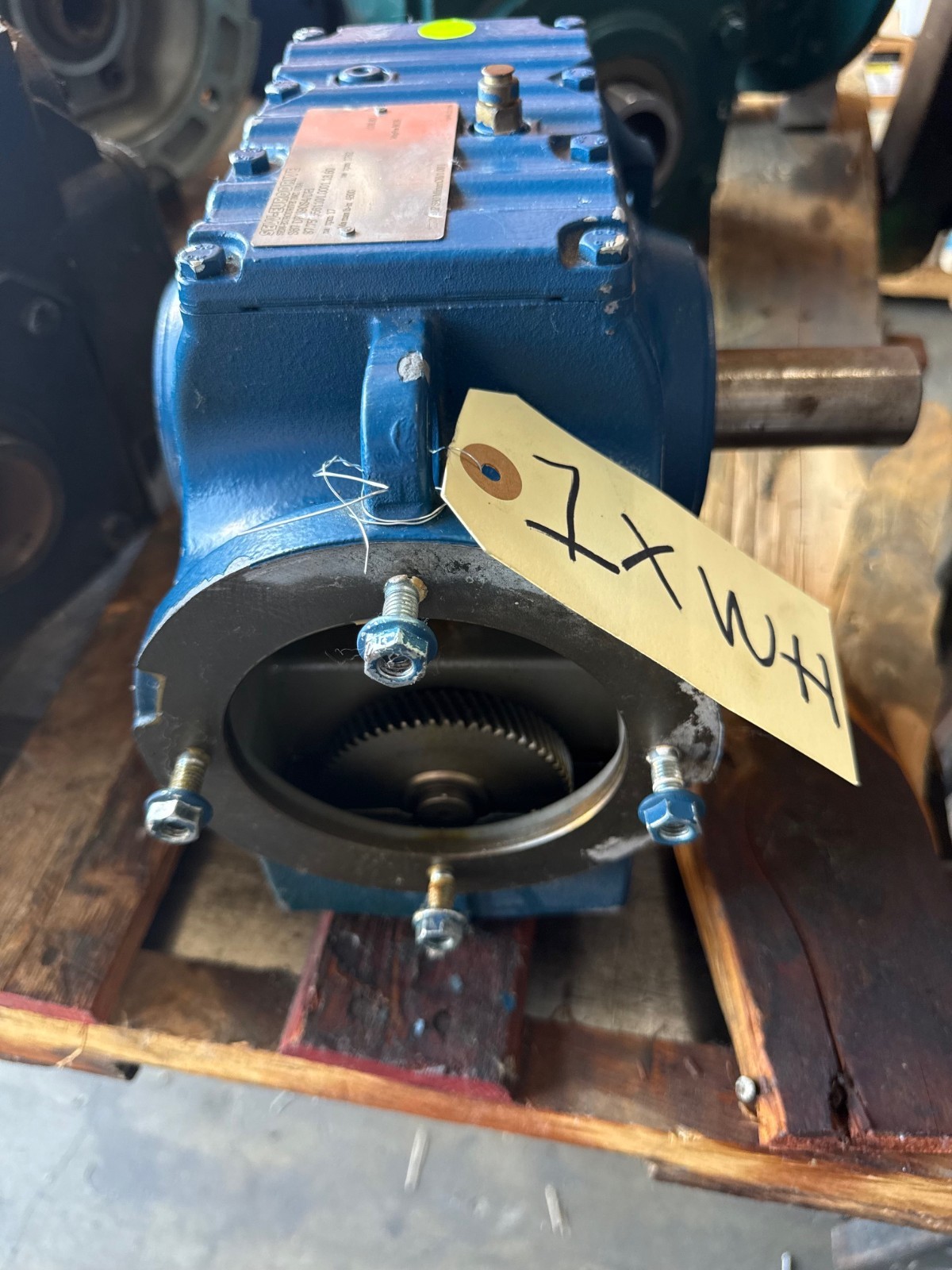 SEW-EURODRIVE GEAR REDUCER 1XWH MOD S67/DRN90S4/DH 1762 TO 17 RPM 1.3" STEM DIAM