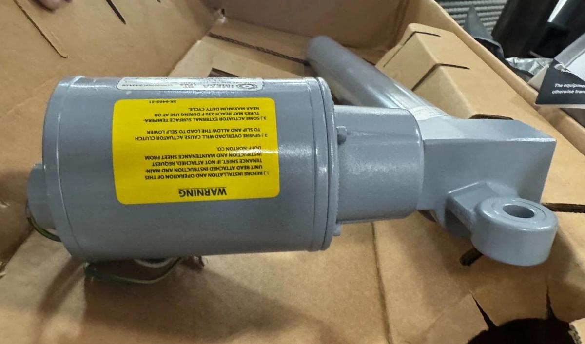 DUFF NORTON LINEAR ACTUATOR YY5 MODEL SPB6405-18" STROKE 115 V 500 LB CAPACITY