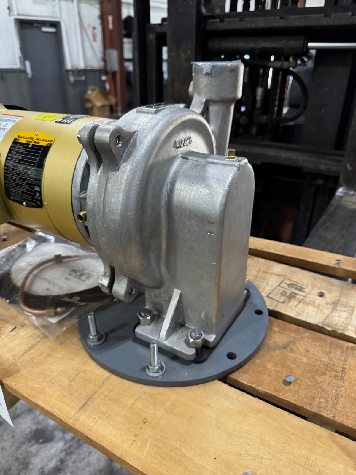 OAK SERVICES CONDENSATE PUMP VA12 MODEL AR667 X 5,P,6 SER 9028 1.5" THD SS BODY