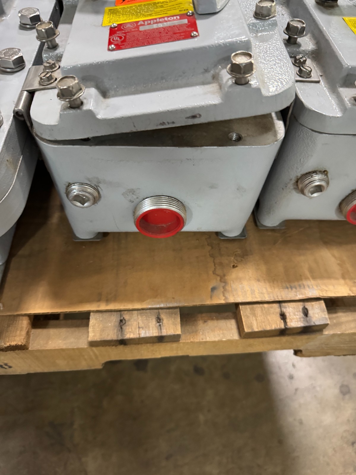 APPLETON EXPLOSION PROOF BREAKER V63 15 AMP 480 V 3 POLE 3 PH EB1EH3W15