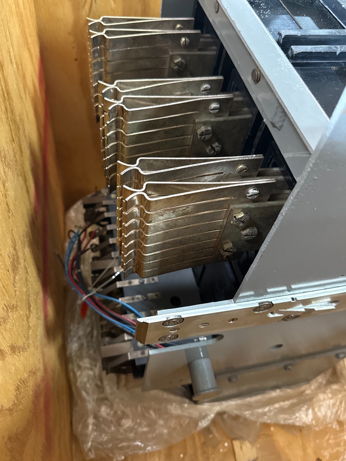 Refurbished Westinghouse 2000 AMP BREAKER PC32000FCSN 2YV5 600 3 POLE V 60 HZ 2KA PC 2000