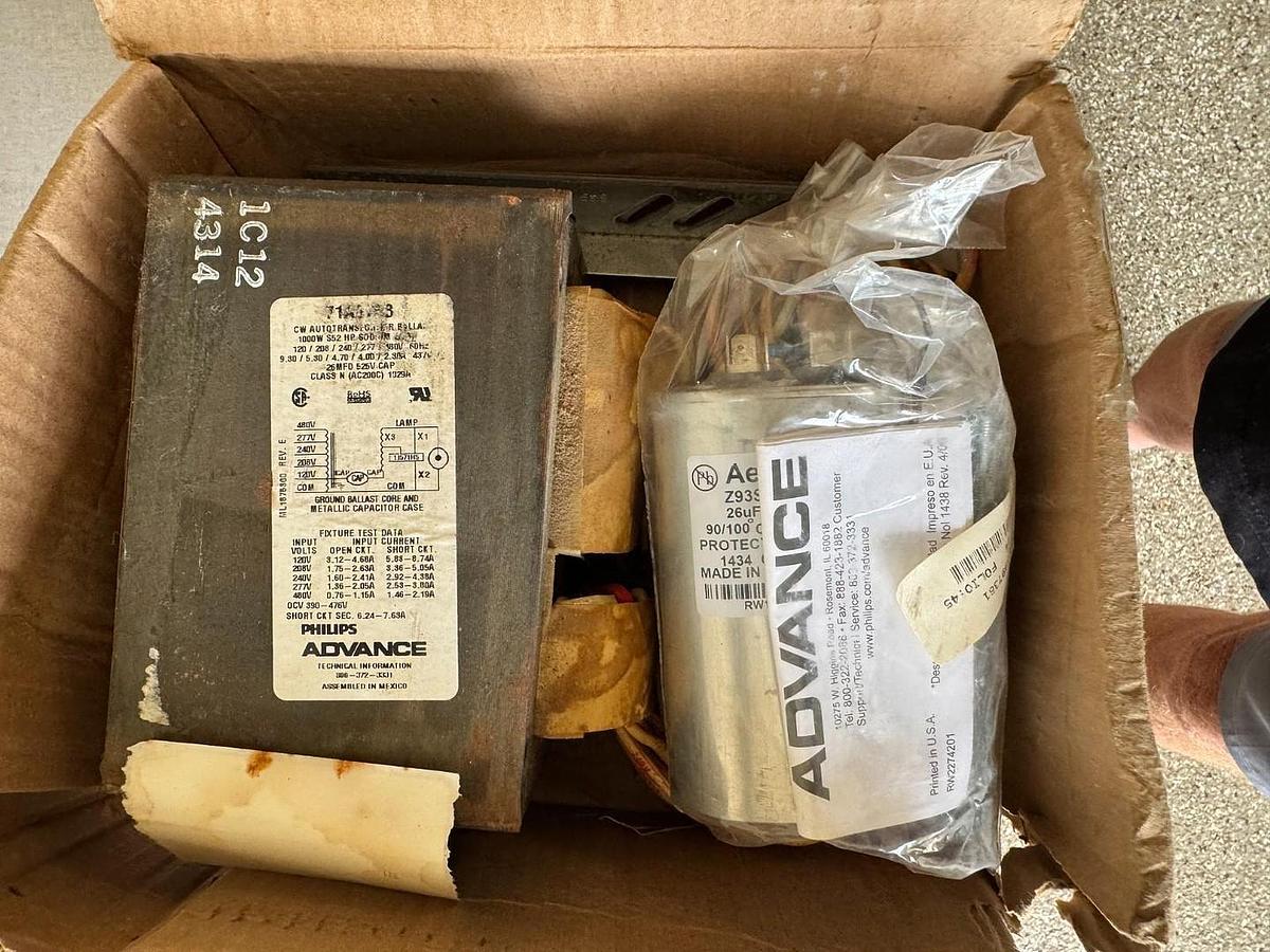 1 LOT Universal and Crouse Hinds Magnetic Ballast Kits new in boxes