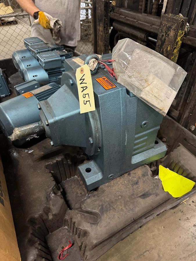 SEW-EURODRIVE GEAR REDUCER WA55 MOD R97AD4 10.88 RATIO 15700 TORQUE
