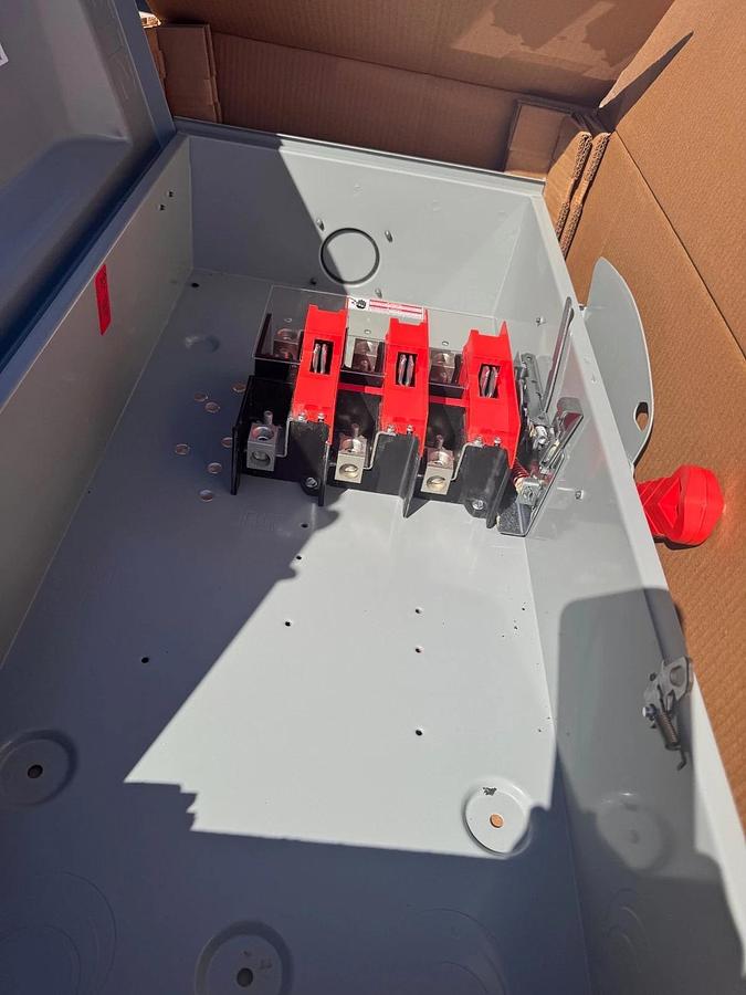 SIEMENS HEAVY DUTY SAFETY SWITCH 3 P 200 AMP MOD HNF364R