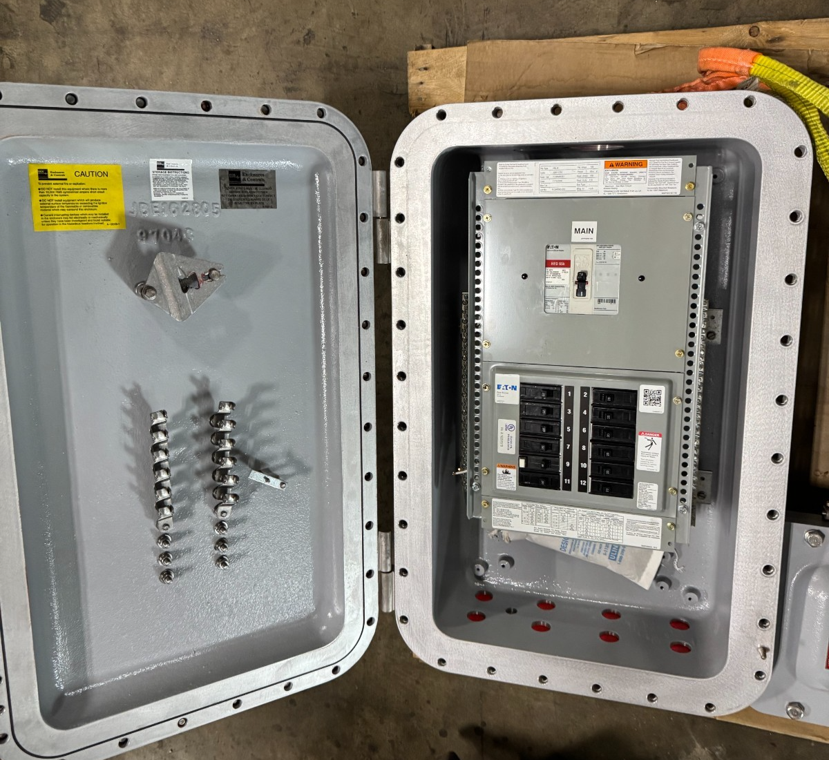 Appleton EXPLOSION PROOF BREAKER PANEL ALPNC12C12M1 20 AMP 120/208V 3 POLE 3 PH