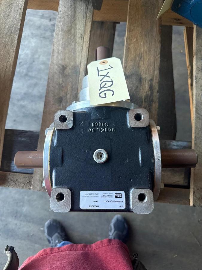 VON RUDEN RIGHT ANGLE GEAR BOX 1XQG 1 TO 1 RATIO MODEL 90-696 EG 1:1 ST
