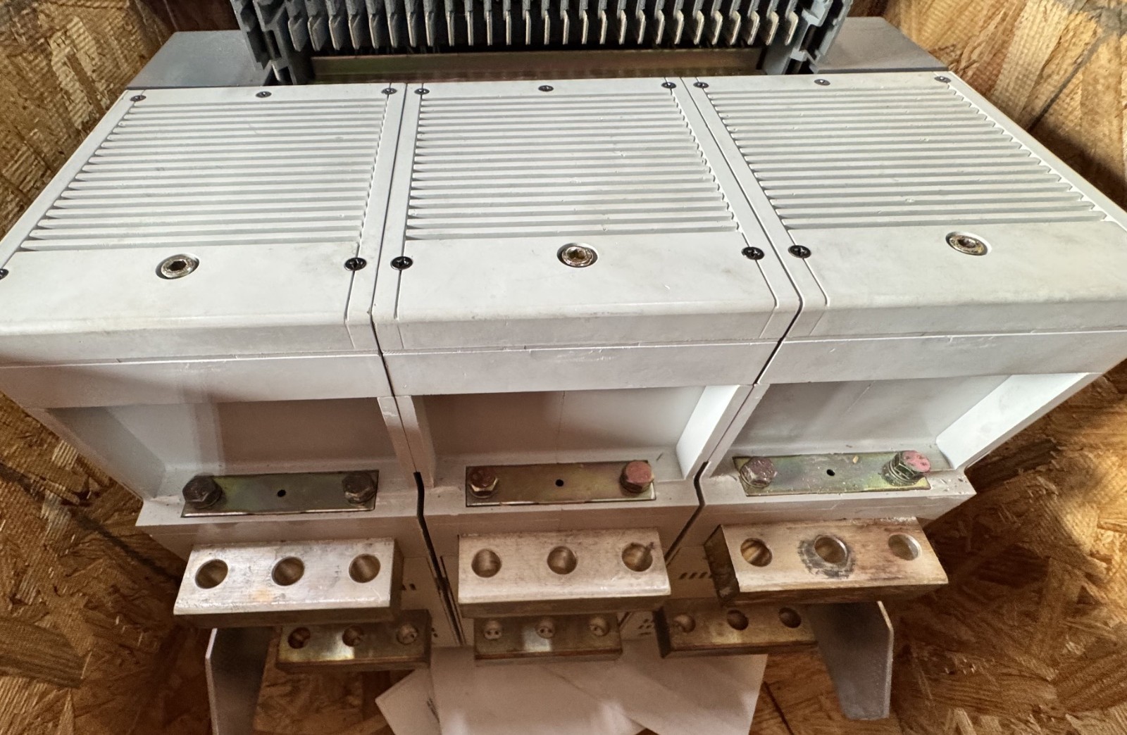 Refurbished ABB 3200 AMP HIGH BREAK AIR BREAKER  2YV4 MODEL SACE E3N 3 POLE 3200 AMP PLUG