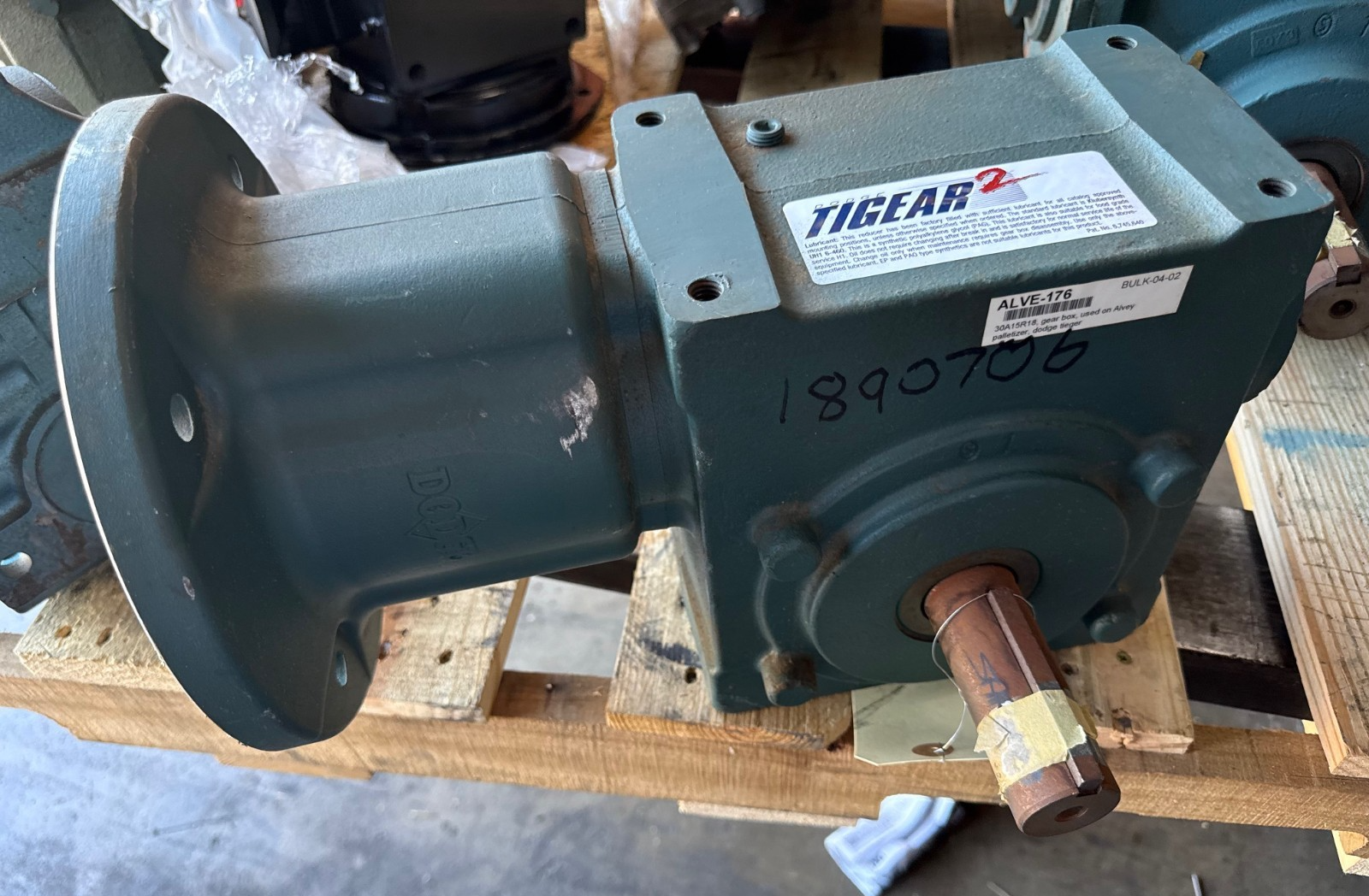 TIGEAR GEAR REDUCER 1XSE MOD 30A15R18 1750 RPM 5 HP MAX TORQUE 2371