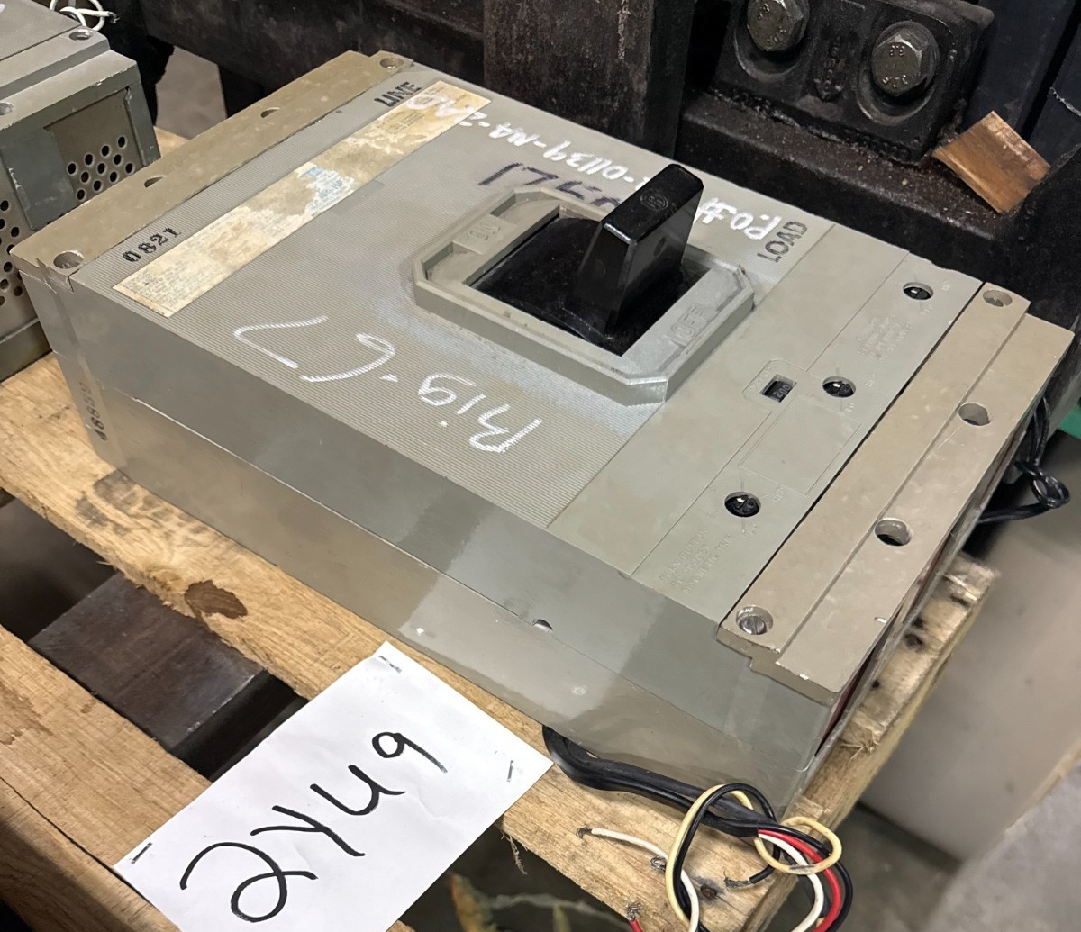 Refurbished ITE 1200 AMP BREAKER 2YU9 MODEL HP3-M1200 TYPE ETM 1200 AMP SHUNT TRIP NO. FRAME