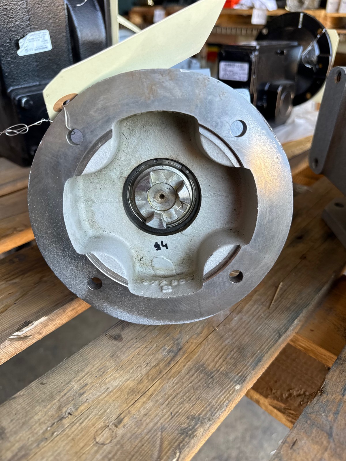 LENZE GEAR REDUCER 1XVG 1XVI MOD GKR04-2NHBR 81NM 171 R/MIN .41 CLP460