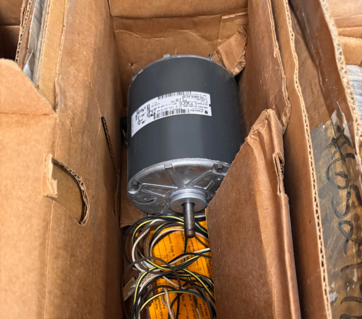 GE Motor 1/4  HP MODEL L736CS HC40GE463A ZH4 ZH6 1100/900 RPM 400/460 V .66 AMP