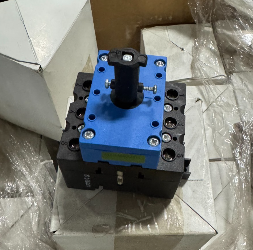GE MANUAL MOTOR CONTROLLER ROTARY SWITCH AD14A ML3-125 240V 480V 600V 68-52 AMP