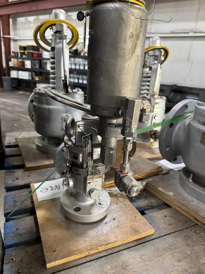 CONSOLIDATED 11/2" 300 X 2" 150 RELEIF VALVE VA8E WCB WITH PILOT 39PV07-2-CC-E-S