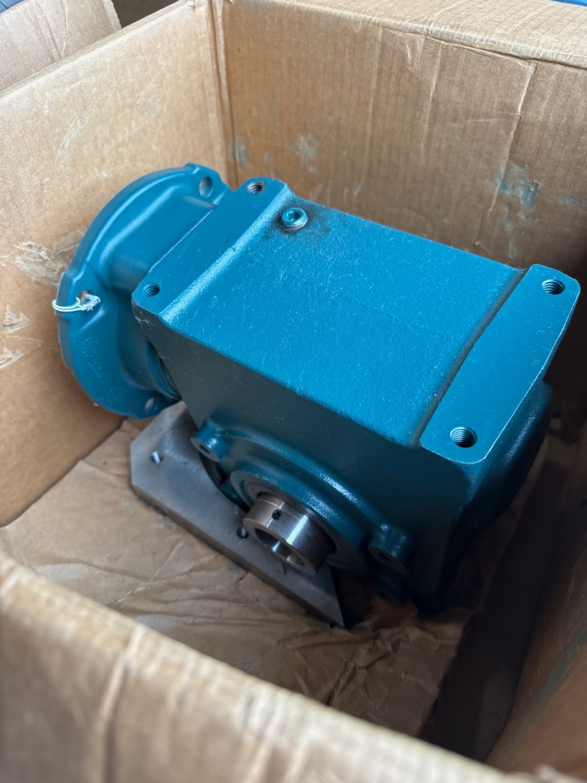 TIGEAR/2 BALDOR GEAR REDUCER 1XNBMOD 26Q20H14 1750 RPM 20 TO 1 RATIO  2.71 HP MA