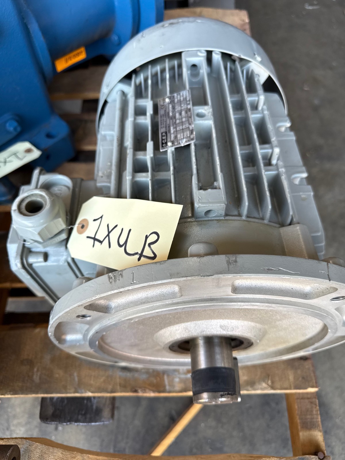 C.E.P. ELECTRIC MOTOR 6 HP MODEL 3SB8 NOM4 1XUB RPM 230/460V 3 PH 5.5/6.4 AMP