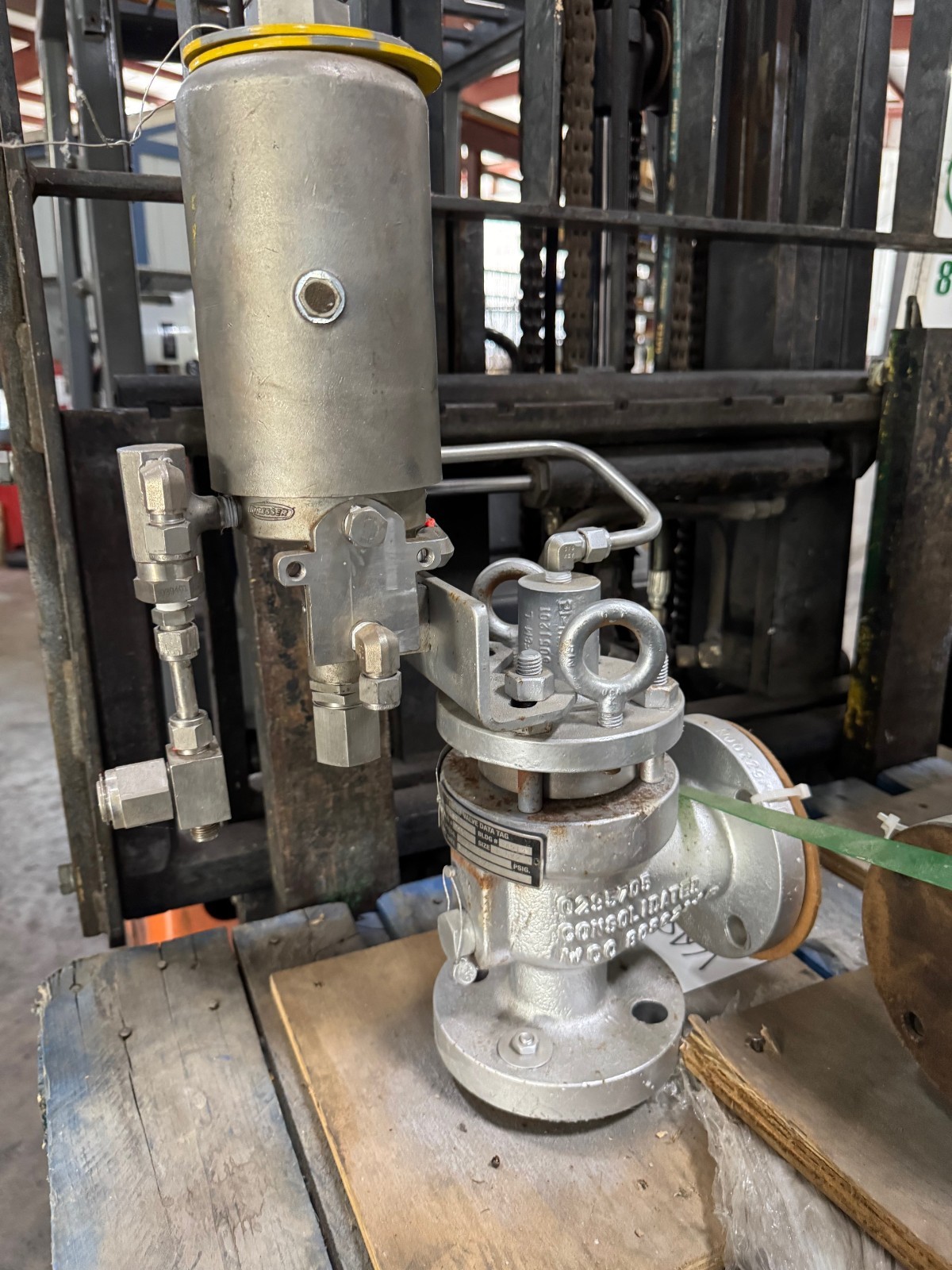 CONSOLIDATED 11/2" 300 X 2" 150 RELEIF VALVE VA8E WCB WITH PILOT 39PV07-2-CC-E-S