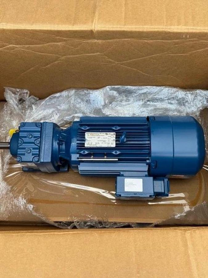 SEW-EURODRIVE GEAR MOTOR MOD R37DRE100LC4BE5HR/ASB4/TH 1750 TO 346 RPM 5 HP