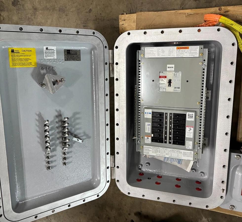Appleton EXPLOSION PROOF BREAKER PANEL ALPNC12C12M1 20 AMP 120/208V 3 POLE 3 PH