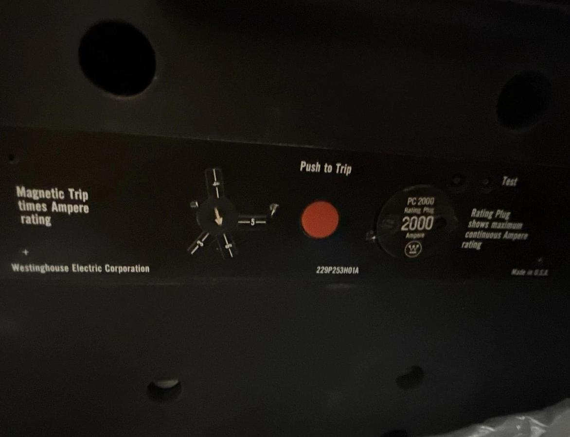 Refurbished Westinghouse 2000 AMP BREAKER PC32000FCSN 2YV5 600 3 POLE V 60 HZ 2KA PC 2000