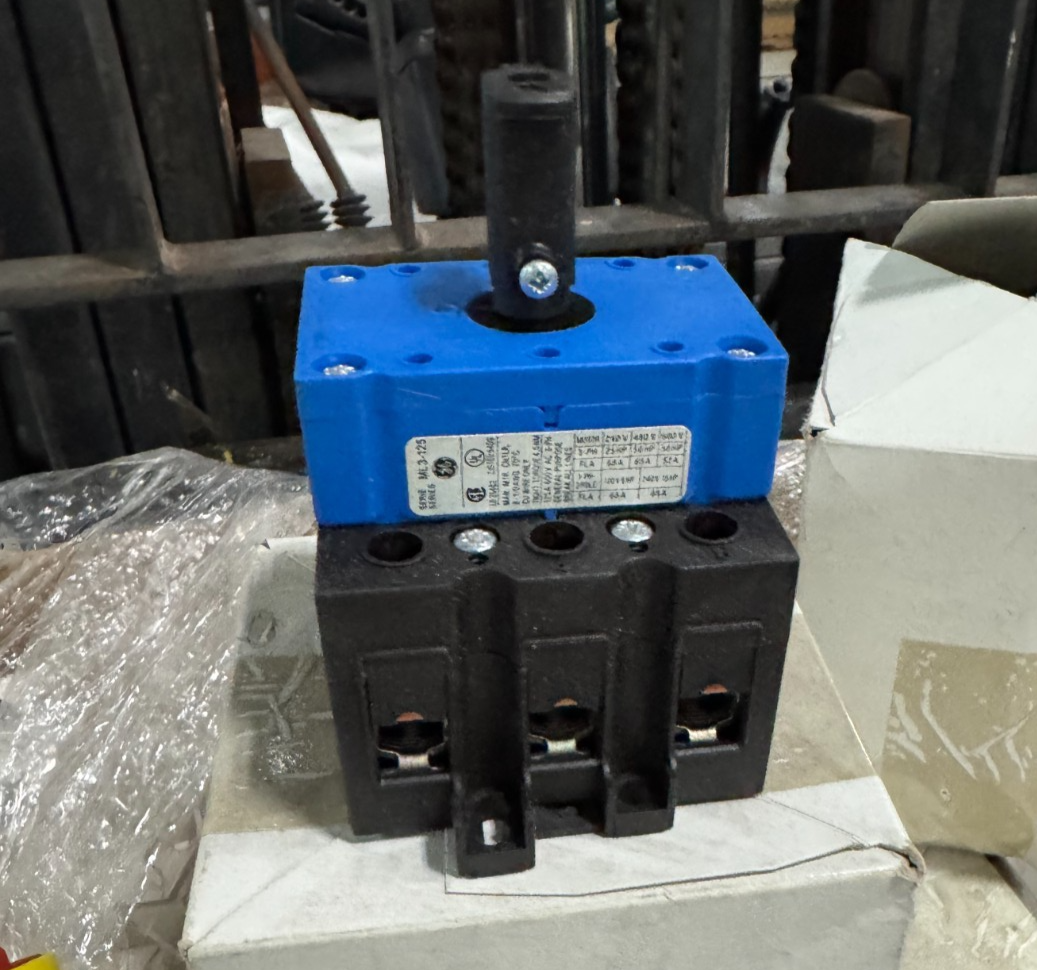GE MANUAL MOTOR CONTROLLER ROTARY SWITCH AD14A ML3-125 240V 480V 600V 68-52 AMP