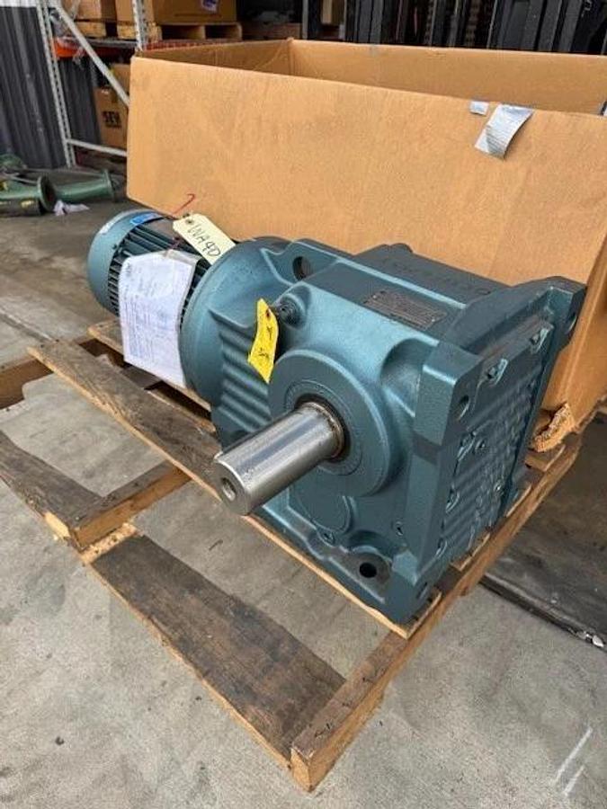 SEW-EURODRIVE GEAR MOTOR WA 42 43 MOD R107DSR180M4BE30HR/EG7C 1770 - 71 RPM 27 H