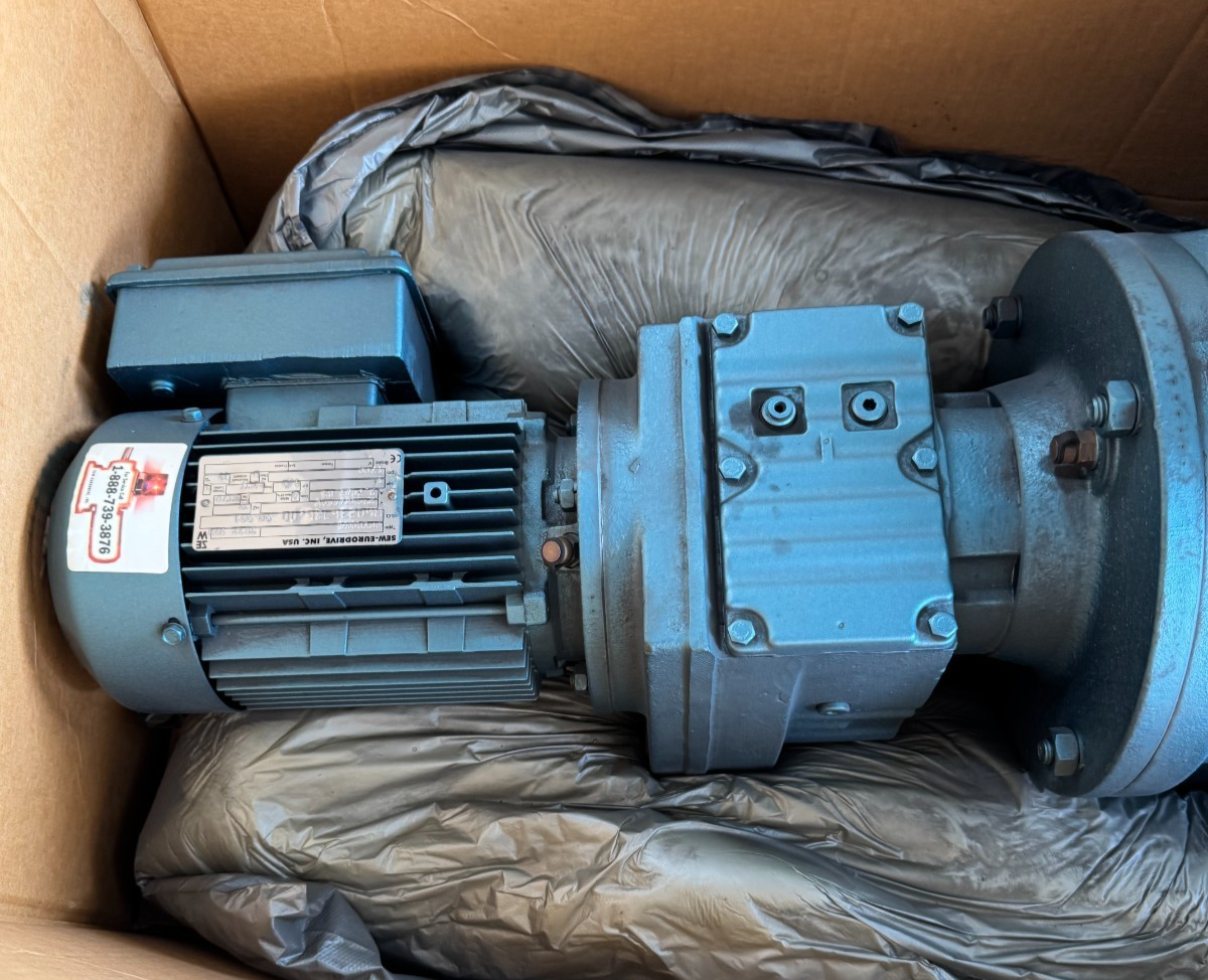 SEW-EURODRIVE GEAR MOTOR NN1 1HP MOD DFT80N /SA87TR57DT80N4 1700 RPM IN 6.7 OUT