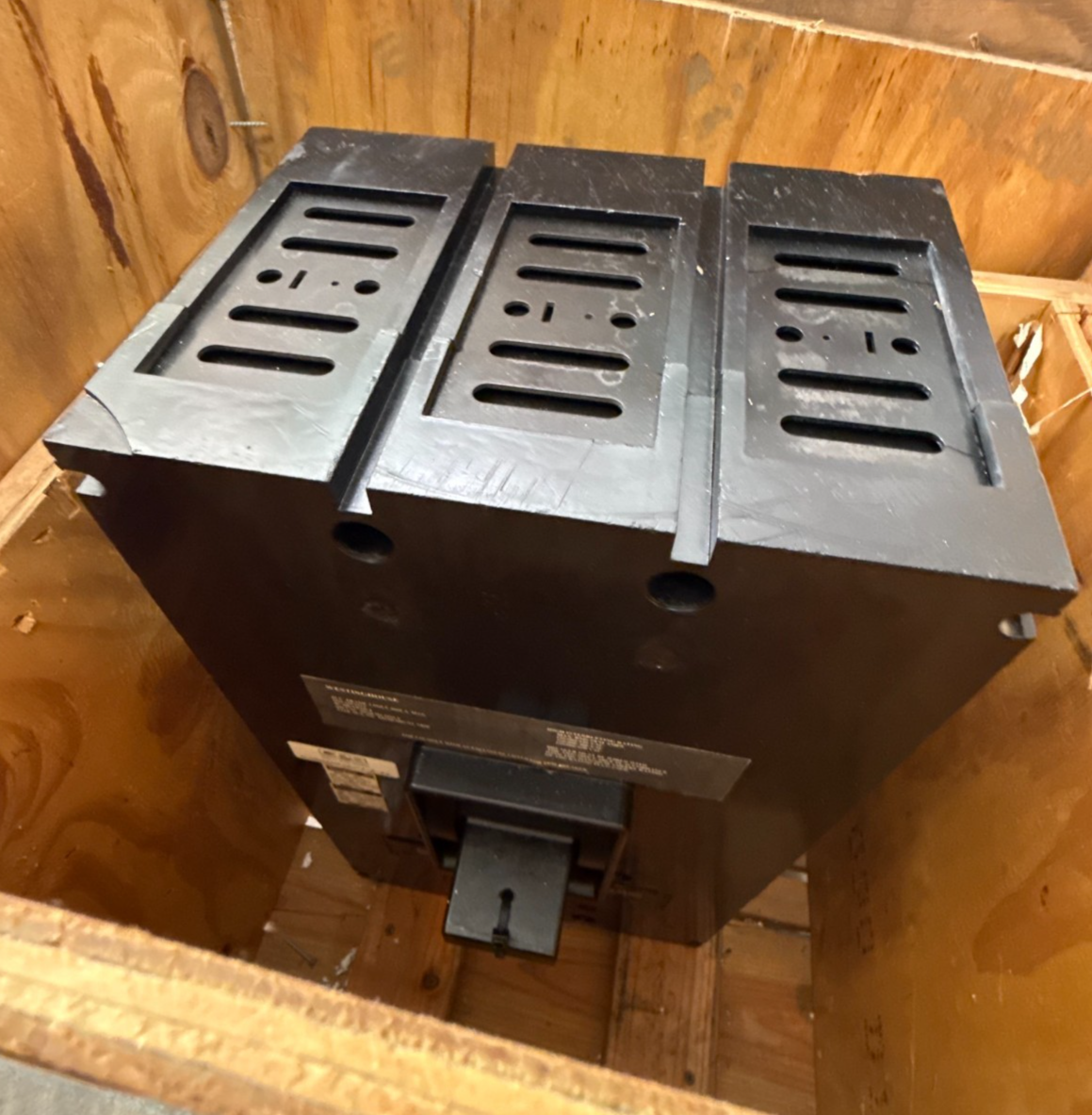 Refurbished Westinghouse 2000 AMP BREAKER PC2000  600 V 3 POLE 50/60 HZ 1600 AMP PLUG 2YV7